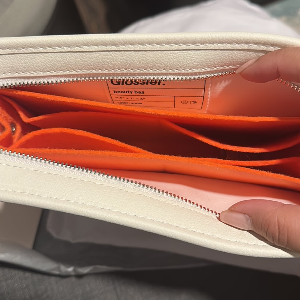 Glossier make up bag (limited edition) - Picture 2 of 3